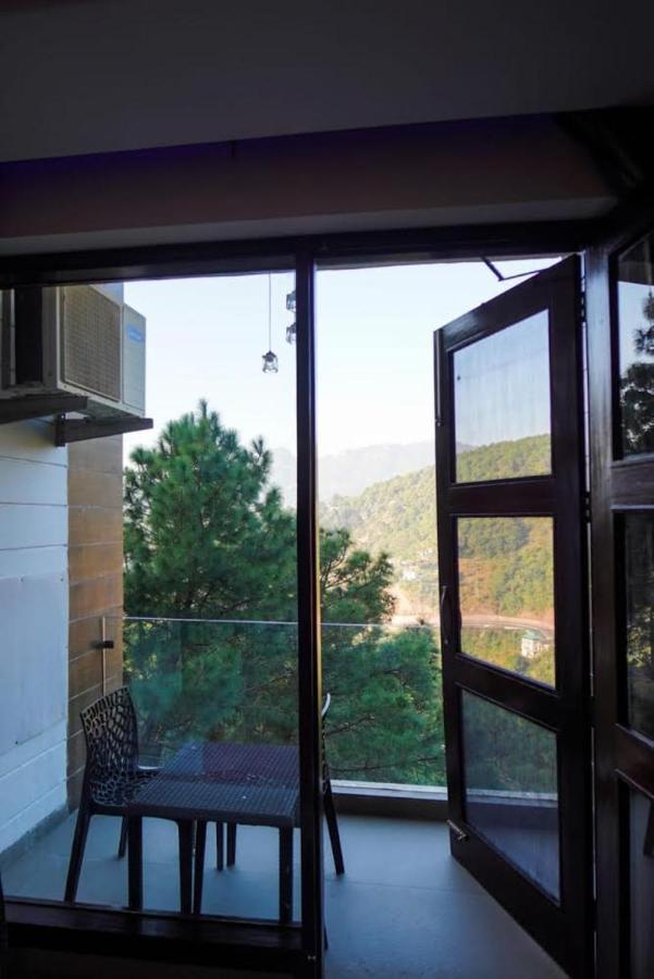 Hotel Whispering Winds Kasauli Exterior photo